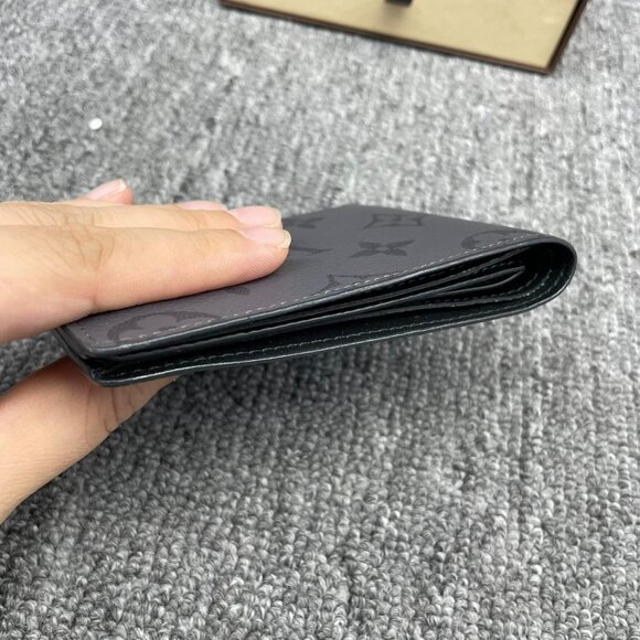 100% Authentic Louis Vuitton Leather Men's Wallet - Picture 4 of 12